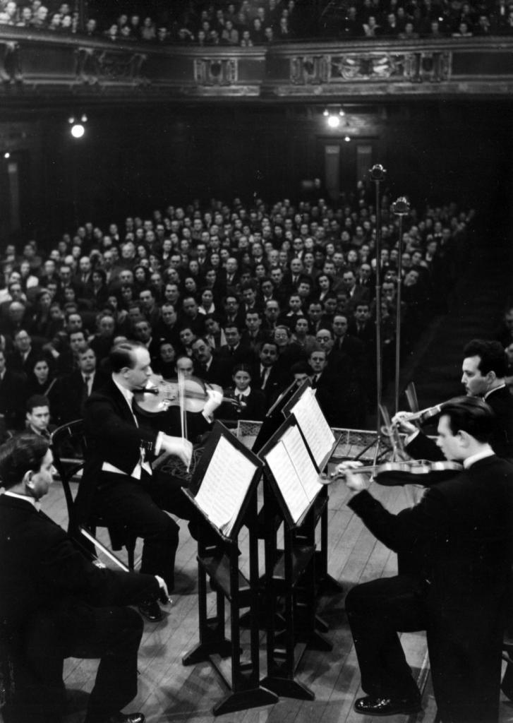 Tchaikovsky String Quartet: Rudolf Barshai, Jakob   Slobodkin, Anton Sharoev, Julian Sitkovetsky.   Budapest, 1955