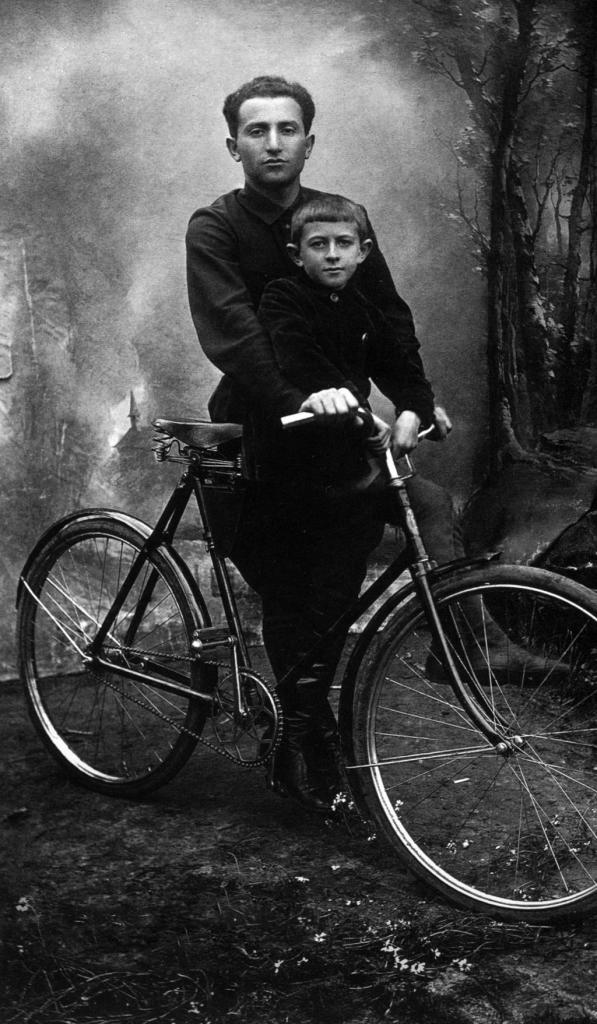 Boris Barshai with his son Rudolf. 1932