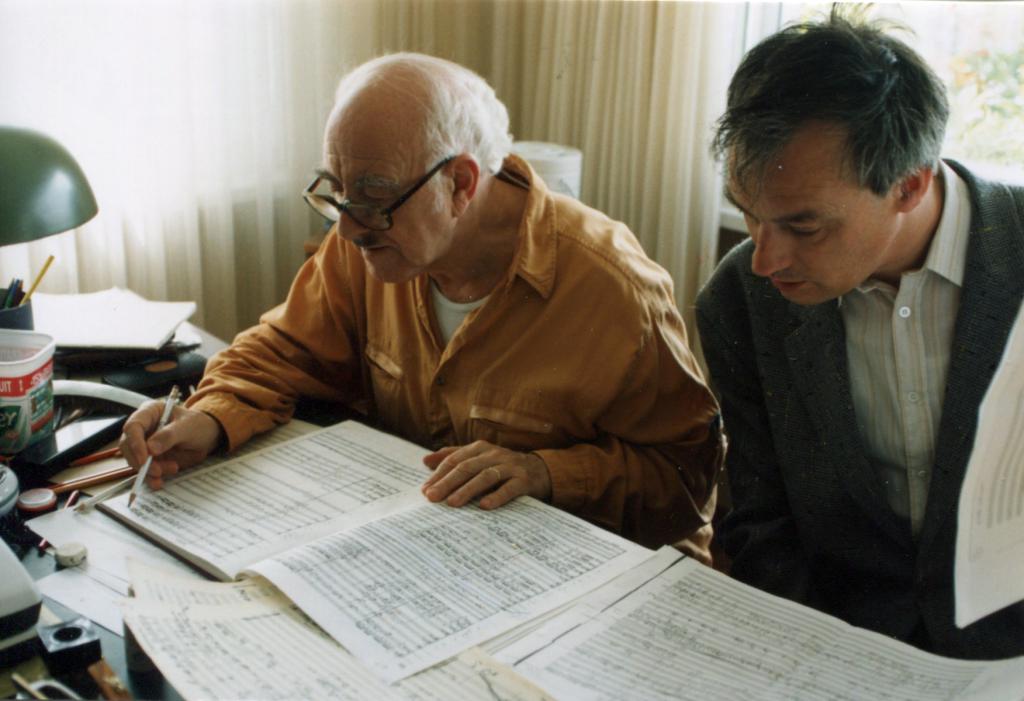 Рудольф Баршай и Франц Бауман, главный знаток и   эксперт партитуры Симфонии №10 Густава Малера.   За работой над новой версией партитуры.   Рамлинсбург, 1999